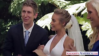 Sexy bionda sposa Nicole Aniston che scopa